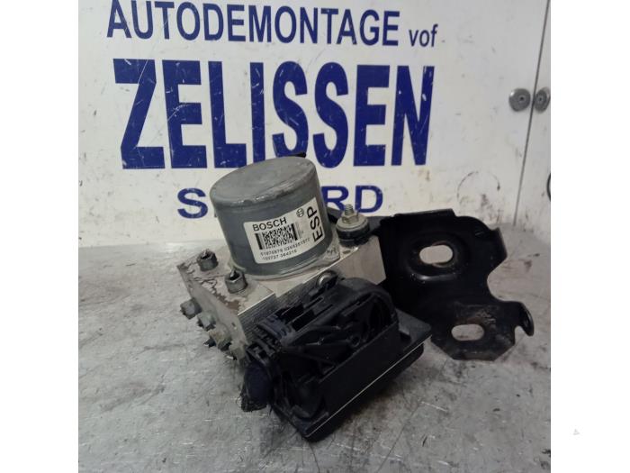 Używane Pompa ABS Fiat Punto Evo (199) 1.3 JTD Multijet 85 16V Euro 5 Cena € 99,75 Procedura marży oferowane przez Zelissen V.O.F. autodemontage