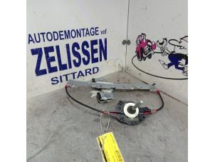 Używane Mechanizm szyby prawej tylnej wersja 4-drzwiowa Ford Fiesta Cena € 21,00 Procedura marży oferowane przez Zelissen V.O.F. autodemontage