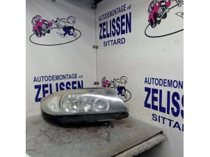 Używane Reflektor prawy BMW D3 (E90) Cena € 78,75 Procedura marży oferowane przez Zelissen V.O.F. autodemontage