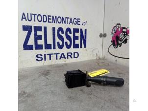 Usagé Commutateur essuie-glace Peugeot 206 CC (2D) 2.0 16V Prix € 21,00 Règlement à la marge proposé par Zelissen V.O.F. autodemontage