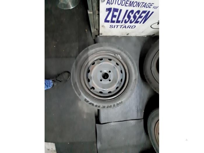Juego de llantas y neumáticos de un Kia Picanto (TA) 1.0 12V 2015