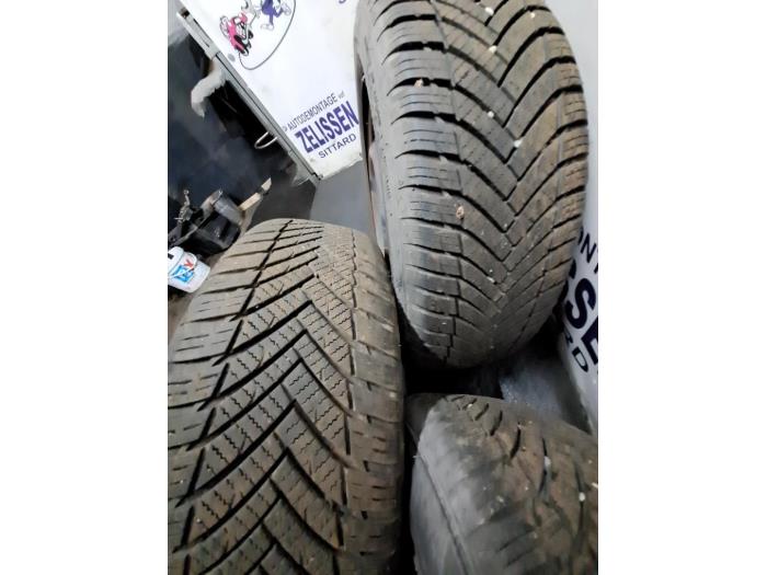 Set of wheels + tyres from a Kia Picanto (TA) 1.0 12V 2015