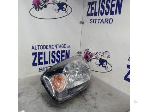 Używane Reflektor lewy Kia Picanto (TA) 1.0 12V Cena € 173,25 Procedura marży oferowane przez Zelissen V.O.F. autodemontage