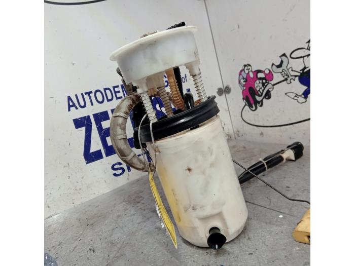 Usagé Pompe essence Mercedes ML I (163) 270 2.7 CDI 20V Prix € 173,25 Règlement à la marge proposé par Zelissen V.O.F. autodemontage