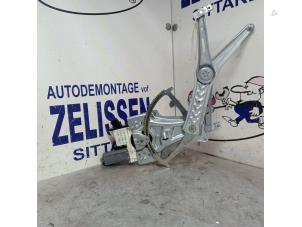 Usagé Mécanique vitre 4portes avant droite Opel Vectra C Caravan 2.2 DIG 16V Prix € 47,25 Règlement à la marge proposé par Zelissen V.O.F. autodemontage