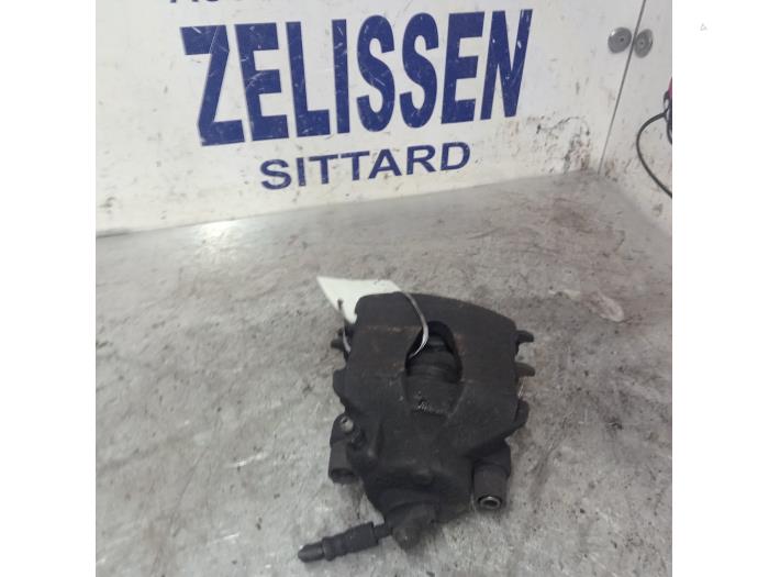 Front brake calliper, left from a Volkswagen Polo IV (9N1/2/3) 1.4 TDI 70 2006