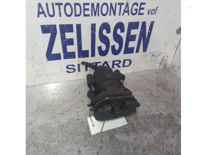 Front brake calliper, left from a Volkswagen Polo IV (9N1/2/3) 1.4 TDI 70 2006