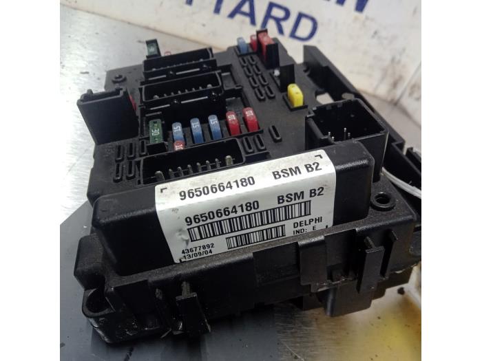 Fuse box from a Peugeot 307 SW (3H) 1.6 16V 2005