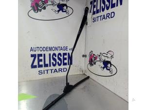 Usagé Bras essuie-glace avant Citroen Xsara Picasso (CH) 1.8 16V Prix € 10,50 Règlement à la marge proposé par Zelissen V.O.F. autodemontage