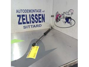 Used Rear gas strut, left Mercedes B (W245,242) 1.7 B-170 16V Price € 10,50 Margin scheme offered by Zelissen V.O.F. autodemontage