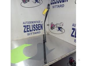 Usagé Bras essuie-glace avant Citroen Xsara Picasso (CH) 1.6i 16V Prix € 10,50 Règlement à la marge proposé par Zelissen V.O.F. autodemontage