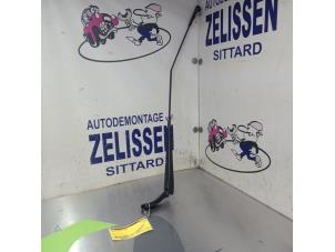 Gebrauchte Scheibenwischerarm vorne Peugeot 207/207+ (WA/WC/WM) 1.6 16V VTRi Preis € 15,75 Margenregelung angeboten von Zelissen V.O.F. autodemontage