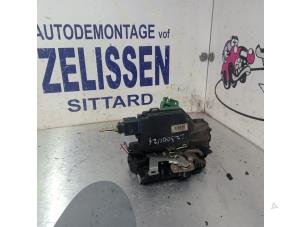 Gebrauchte Türschlossmechanik 2-türig links Seat Ibiza III (6L1) 1.4 16V 75 Preis € 21,00 Margenregelung angeboten von Zelissen V.O.F. autodemontage