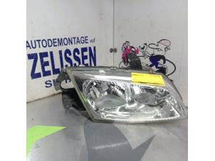 Used Headlight, right Nissan Almera (N16) 1.5 16V Price € 31,50 Margin scheme offered by Zelissen V.O.F. autodemontage