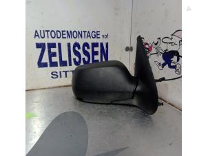 Usagé Rétroviseur extérieur droit Mazda 2 (NB/NC/ND/NE) 1.4 16V Prix € 36,75 Règlement à la marge proposé par Zelissen V.O.F. autodemontage