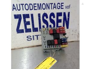 Usagé Boîte à fusibles Fiat Doblo Cargo (223) 1.9 D Prix € 36,75 Règlement à la marge proposé par Zelissen V.O.F. autodemontage