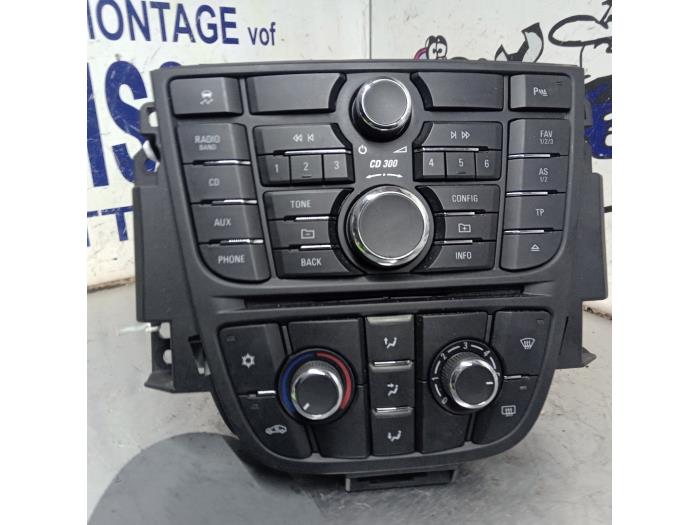 Radio from a Opel Astra J (PC6/PD6/PE6/PF6) 1.6 16V 2013