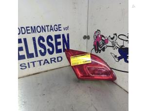 Używane Tylne swiatlo pozycyjne lewe Opel Astra J (PC6/PD6/PE6/PF6) 1.6 16V Cena € 36,75 Procedura marży oferowane przez Zelissen V.O.F. autodemontage