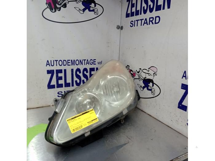 Headlight, left from a Opel Corsa D 1.4 16V Twinport 2009