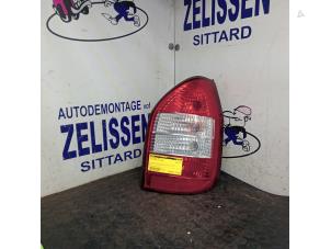 Usados Luz trasera derecha Opel Zafira (F75) 1.8 16V Precio € 21,00 Norma de margen ofrecido por Zelissen V.O.F. autodemontage