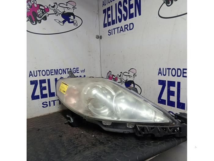 Używane Reflektor prawy Mazda 5 (CR19) 2.0 CiDT 16V Normal Power Cena € 78,75 Procedura marży oferowane przez Zelissen V.O.F. autodemontage