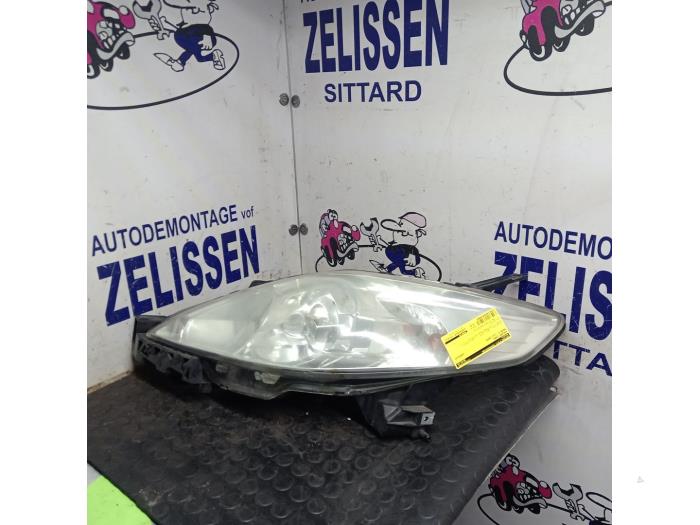 Używane Reflektor lewy Mazda 5 (CR19) 2.0 CiDT 16V Normal Power Cena € 99,75 Procedura marży oferowane przez Zelissen V.O.F. autodemontage