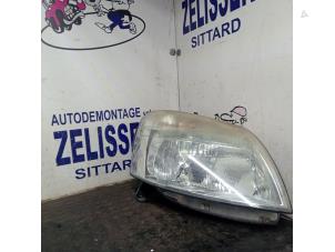 Used Headlight, right Citroen Berlingo 1.9 D Price € 31,50 Margin scheme offered by Zelissen V.O.F. autodemontage