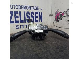 Używane Przelacznik Combi kolumny kierownicy Volkswagen Polo V (6R) 1.2 TDI 12V BlueMotion Cena € 57,75 Procedura marży oferowane przez Zelissen V.O.F. autodemontage