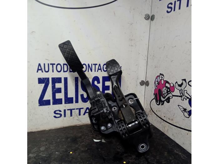 Gebrauchte Pedale Set Volkswagen Polo V (6R) 1.2 TDI 12V BlueMotion Preis € 52,50 Margenregelung angeboten von Zelissen V.O.F. autodemontage
