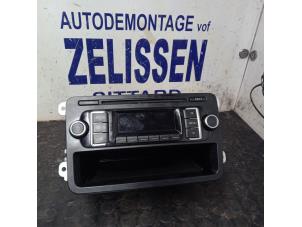 Usagé Radio/Lecteur CD Volkswagen Polo V (6R) 1.2 TDI 12V BlueMotion Prix € 42,00 Règlement à la marge proposé par Zelissen V.O.F. autodemontage