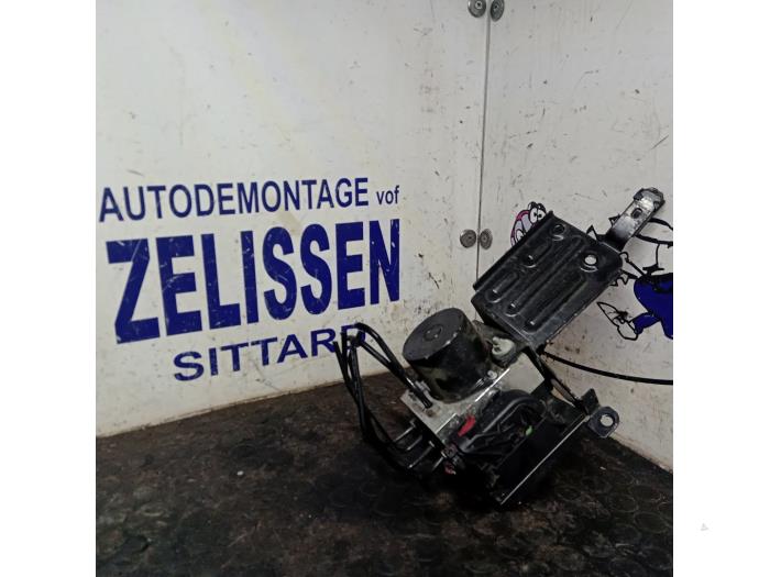 Używane Pompa ABS Volkswagen Polo V (6R) 1.2 TDI 12V BlueMotion Cena € 131,25 Procedura marży oferowane przez Zelissen V.O.F. autodemontage