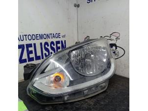 Used Headlight, left Volkswagen Up! (121) 1.0 12V 75 Price € 99,75 Margin scheme offered by Zelissen V.O.F. autodemontage