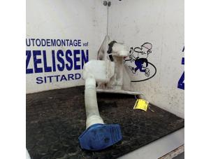 Usagé Réservoir lave-glace avant Volkswagen Polo V (6R) 1.2 TDI 12V BlueMotion Prix € 47,25 Règlement à la marge proposé par Zelissen V.O.F. autodemontage