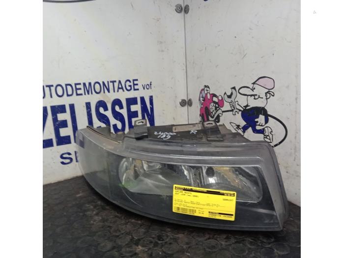 Używane Reflektor prawy Seat Leon (1M1) 1.9 TDI 90 Cena € 36,75 Procedura marży oferowane przez Zelissen V.O.F. autodemontage