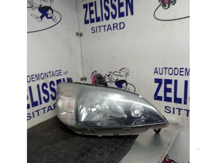 Używane Reflektor prawy Daihatsu YRV (M2) 1.3 16V DVVT Cena € 47,25 Procedura marży oferowane przez Zelissen V.O.F. autodemontage