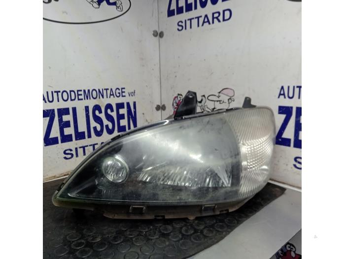 Używane Reflektor lewy Daihatsu YRV (M2) 1.3 16V DVVT Cena € 42,00 Procedura marży oferowane przez Zelissen V.O.F. autodemontage