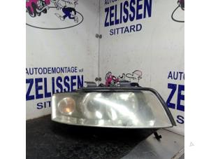 Używane Reflektor prawy Audi A4 (B6) 2.0 20V Cena € 73,50 Procedura marży oferowane przez Zelissen V.O.F. autodemontage