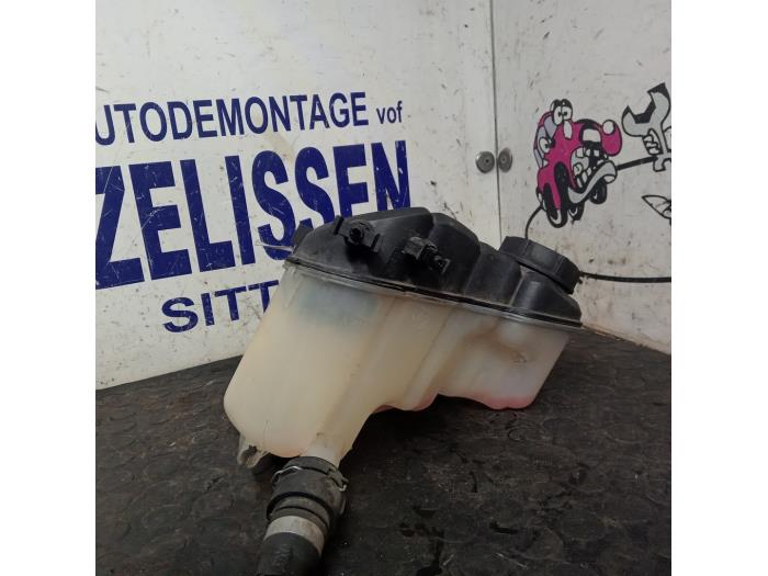 Expansion vessel from a Ford Mondeo IV Wagon 2.0 16V Flexifuel 2009
