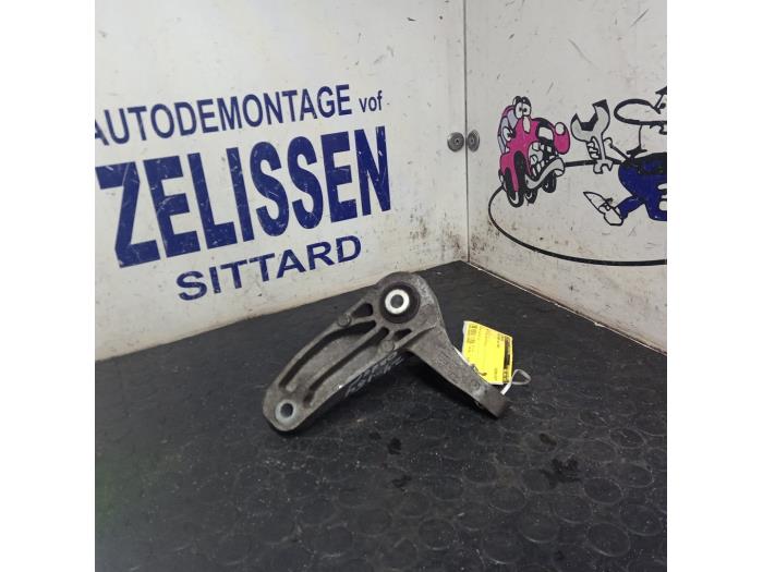 Usagé Support moteur Ford Mondeo IV Wagon 2.0 16V Flexifuel Prix € 42,00 Règlement à la marge proposé par Zelissen V.O.F. autodemontage