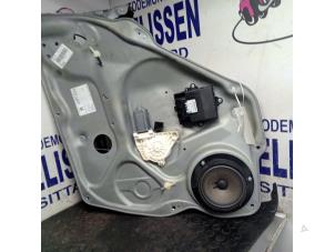 Usagé Mécanique vitre 4portes arrière droite Mercedes B (W245,242) 1.7 B-170 16V Prix € 52,50 Règlement à la marge proposé par Zelissen V.O.F. autodemontage