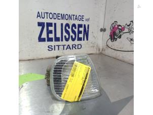 Używane Klosz swiatel blyskowych prawy Volkswagen Polo III Classic (6KV2) 1.4i 60 Cena € 10,50 Procedura marży oferowane przez Zelissen V.O.F. autodemontage