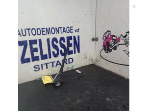 Usagé Antenne Volkswagen Up! (121) 1.0 12V 75 Prix € 42,00 Règlement à la marge proposé par Zelissen V.O.F. autodemontage