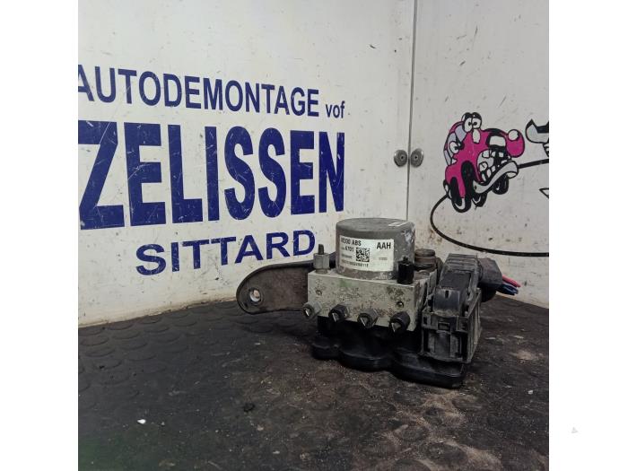 Begagnade ABS-pump Chevrolet Spark (M300) 1.0 16V Bifuel Pris € 105,00 Marginaltabell erbjuds av Zelissen V.O.F. autodemontage