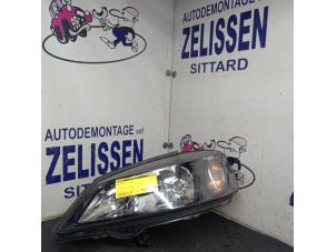 Używane Reflektor lewy Opel Astra G (F67) 1.6 16V Cena € 36,75 Procedura marży oferowane przez Zelissen V.O.F. autodemontage