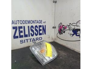 Usagé Clignotant verre droit Mazda Demio (DW) 1.5 16V Prix € 10,50 Règlement à la marge proposé par Zelissen V.O.F. autodemontage