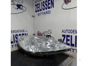 Used Headlight, right Peugeot 307 SW (3H) 1.6 16V Price € 31,50 Margin scheme offered by Zelissen V.O.F. autodemontage