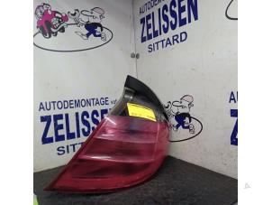 Usagé Feu arrière secondaire droit Mercedes C-Klasse Prix € 52,50 Règlement à la marge proposé par Zelissen V.O.F. autodemontage
