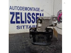 Used Engine mount Peugeot 307 (3A/C/D) 1.6 16V Price € 26,25 Margin scheme offered by Zelissen V.O.F. autodemontage