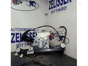 Usagé Lève vitre électrique avant gauche Mercedes C-Klasse Prix € 52,50 Règlement à la marge proposé par Zelissen V.O.F. autodemontage