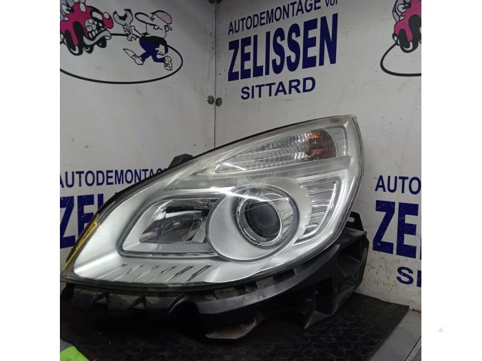 Headlight, left from a Renault Scénic II (JM) 2.0 16V 2006